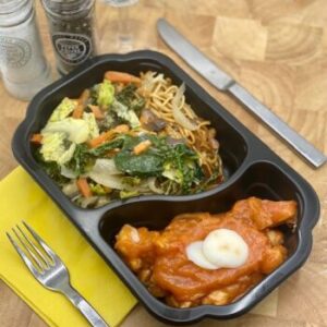 Vegetarische zoetzure kip met mihoen goreng