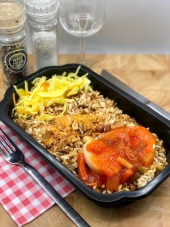 Vegetarische bami goreng met zoetzuur ei