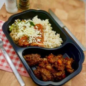 Libanese sesamkip, rijst en roerbakgroenten