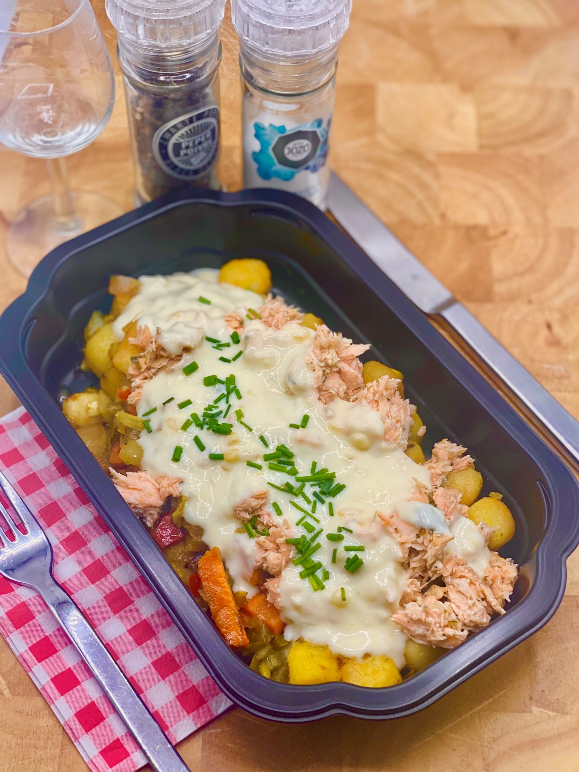 Roerbak mini kriel met gebakken zalmstukjes