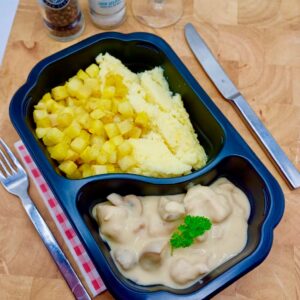 Kipblokjes in champignonsaus, puree & knolselderij