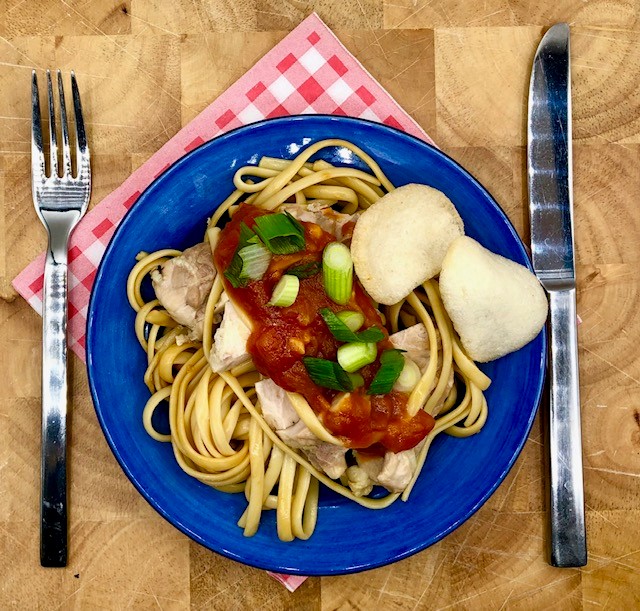 Vegetarische bami goreng met ajam pangang