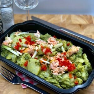 Romige aardappel-spinazie schotel met verse zalm