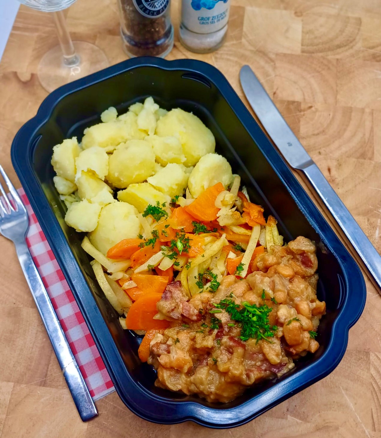 Boerenhap met hamblokjes, mini kriel en asperge