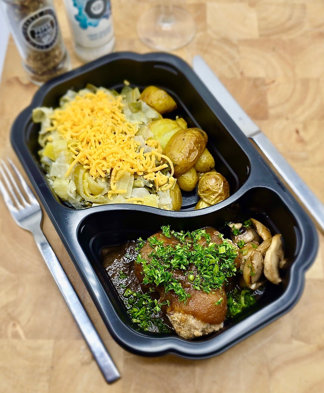 Gehaktballetjes met champignons, kriel & prei