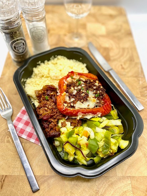 Vegetarisch gevulde paprika met parelcouscous