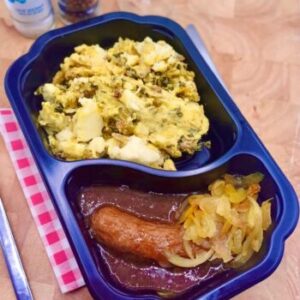 Stamppot van venkel en wortel met gehaktboomstammetje