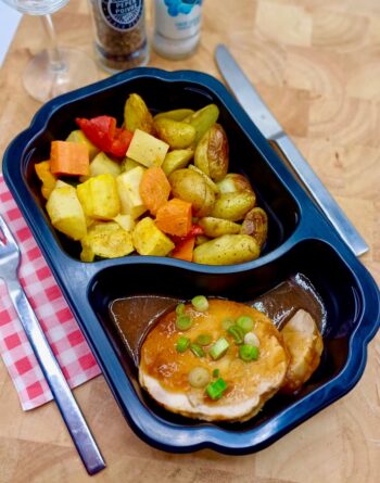 Kipdij rollade met jus, oven groenten en kriel