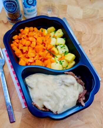 Rollade met champignonsaus, bieslookkriel en wortel