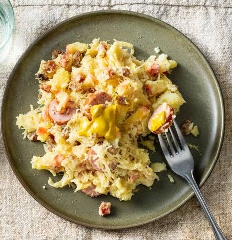 Surrey Grijpen Barmhartig Zomerse zuurkoolschotel met creme fraiche, ananas en katenspek. - Oma Jet en Tante Mina Surrey Grijpen Barmhartig Zomerse zuurkoolschotel met creme fraiche, ananas en katenspek. - Oma Jet en Tante Mina