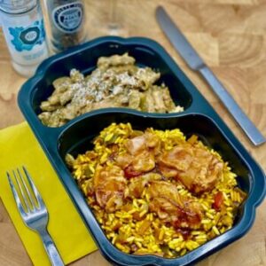 Nasi goreng met ajam ketjap en gado gado