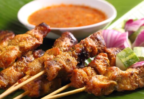 Nasi goreng met extra portie kipsaté