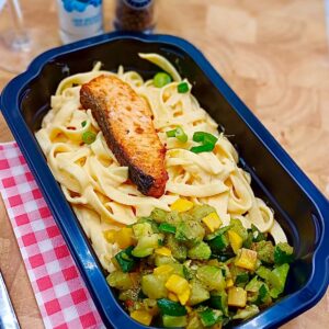 Zalmfilet in kreeftensaus met tagliatelle en courgette