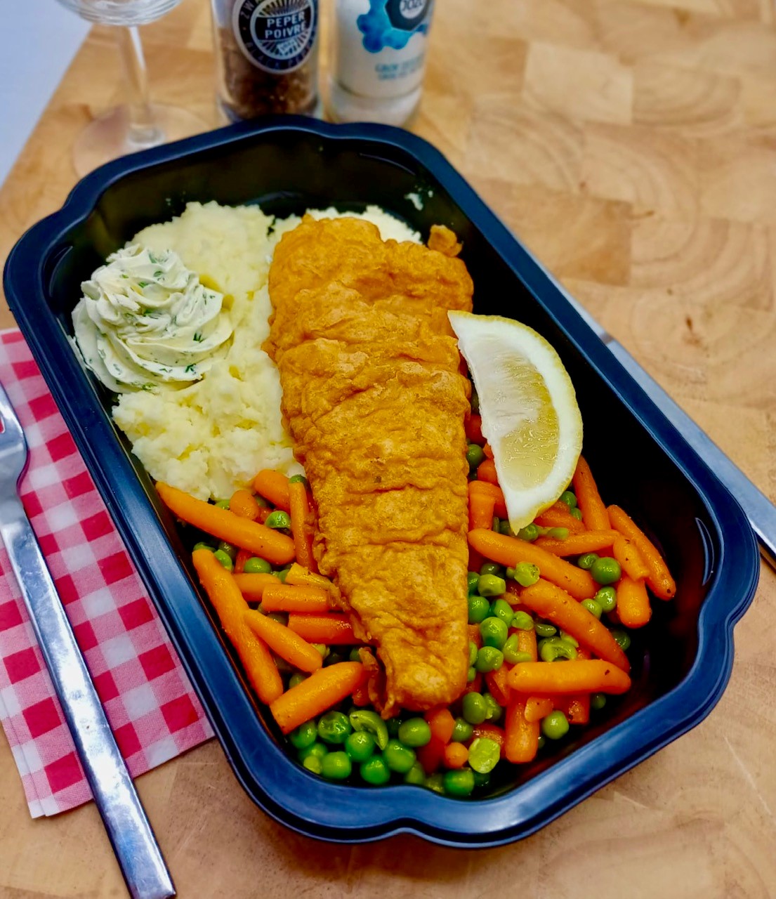 Lekkerbekje met puree, wortel & velderwten