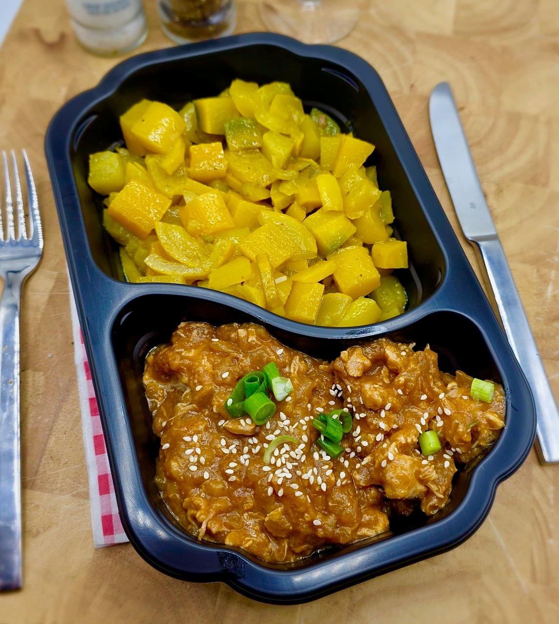 Koolhydraatarm: Libanese sesamkip met ovengroenten