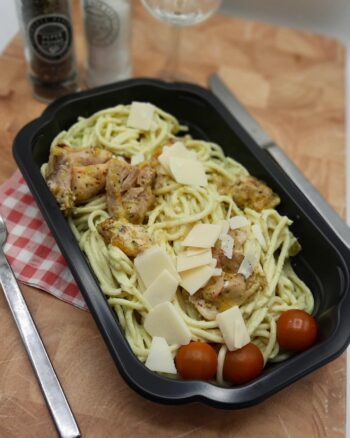 Spaghetti pesto, kip en cherry tomaat