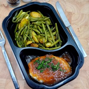 Kipdij rollade, haricot verts en romige aardappelschijfjes