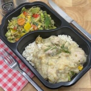 Gebakken kippenlever met spek, ui, rijst en roerbakgroenten