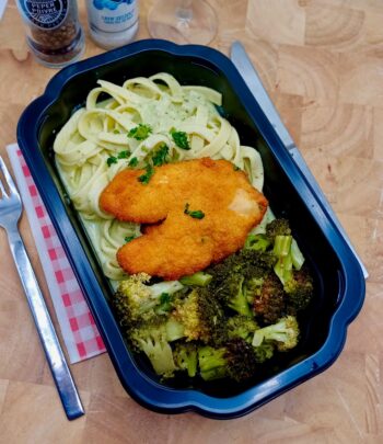 kip schnitzel pasta pesto broccoli