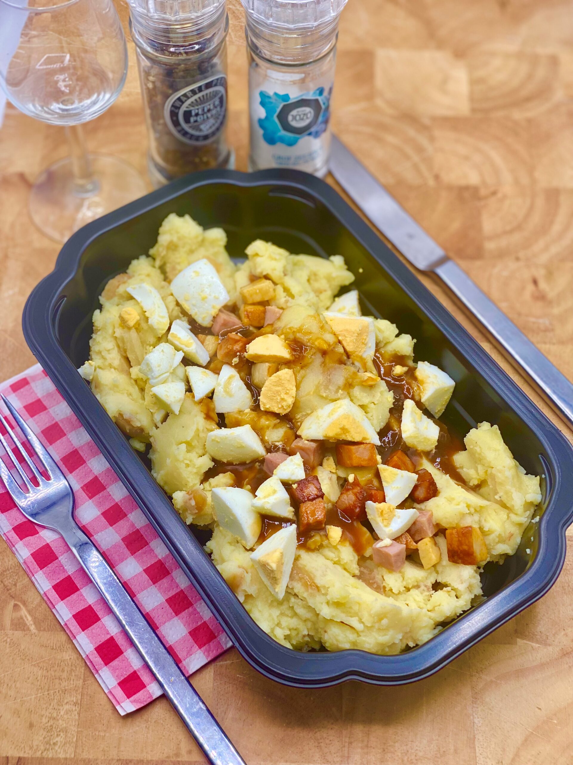 Lente stamppot met asperge, ei, ham en zoute boter