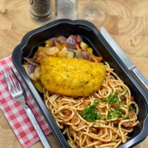(VEGA) Tagliatelle met kaasschnitzel, pesto roomsaus en broccoli