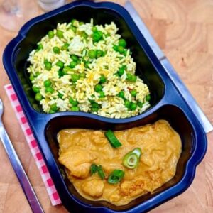 Vis melange in kreeftensaus met groenten-pilaf rijst