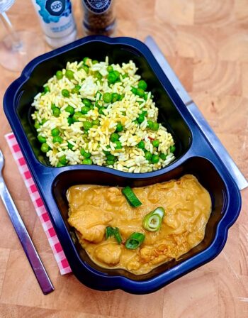 Vis melange in kreeftensaus met groenten-pilaf rijst