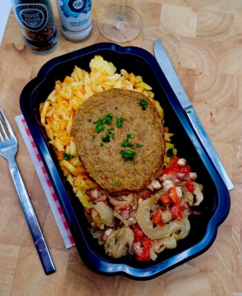 Biefburger ui-champignons-paprika & bieslookpuree