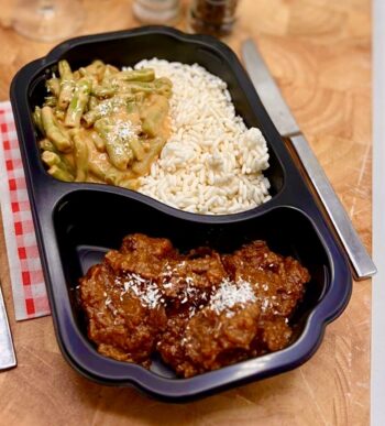 Daging rendang met basmati rijst en saté boontjes