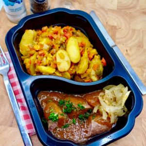 Rundersaucijs met ui/champignon jus, rösti en snijbonen