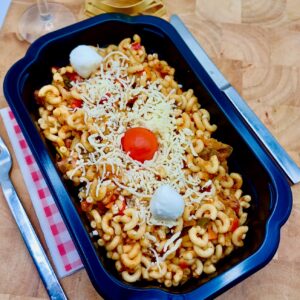 Macaroni met ham, kaas en groenten