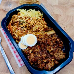 Nasi goreng met kip in zoete ketjapsaus