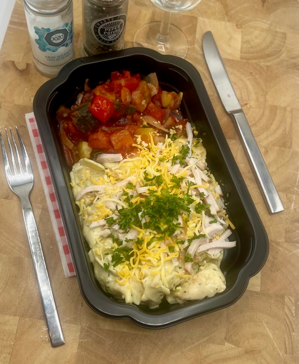 Kabeljauw met tomatensaus en ratatouille